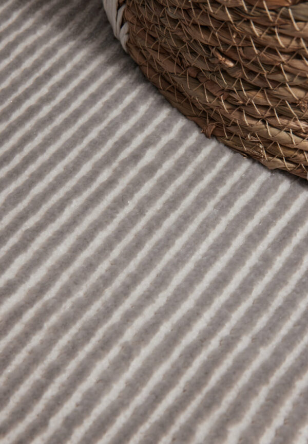 Perles - Dolomite Cream Grå matta i färgen Grå gjord i materialet 75% Polypropylen